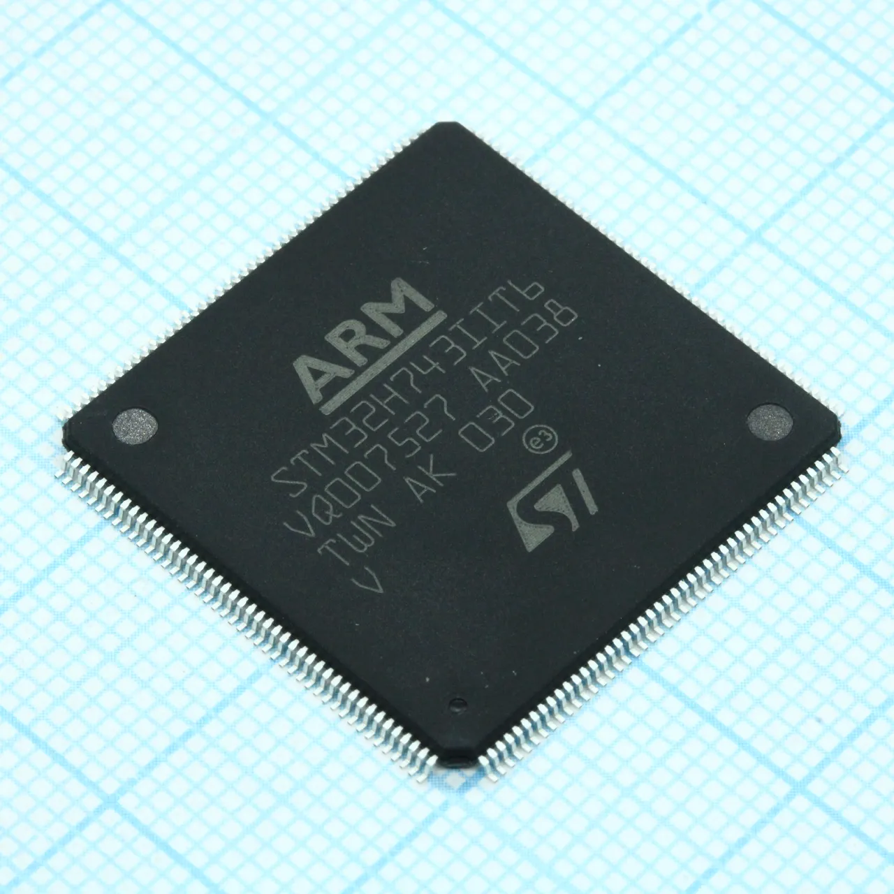 STM32H743IIT6