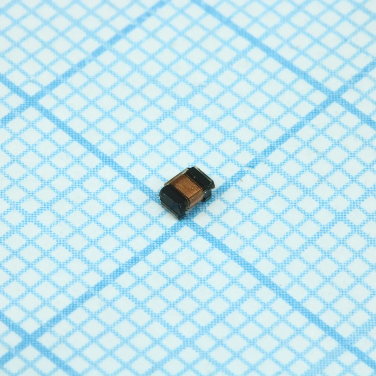 B82498F1332J000