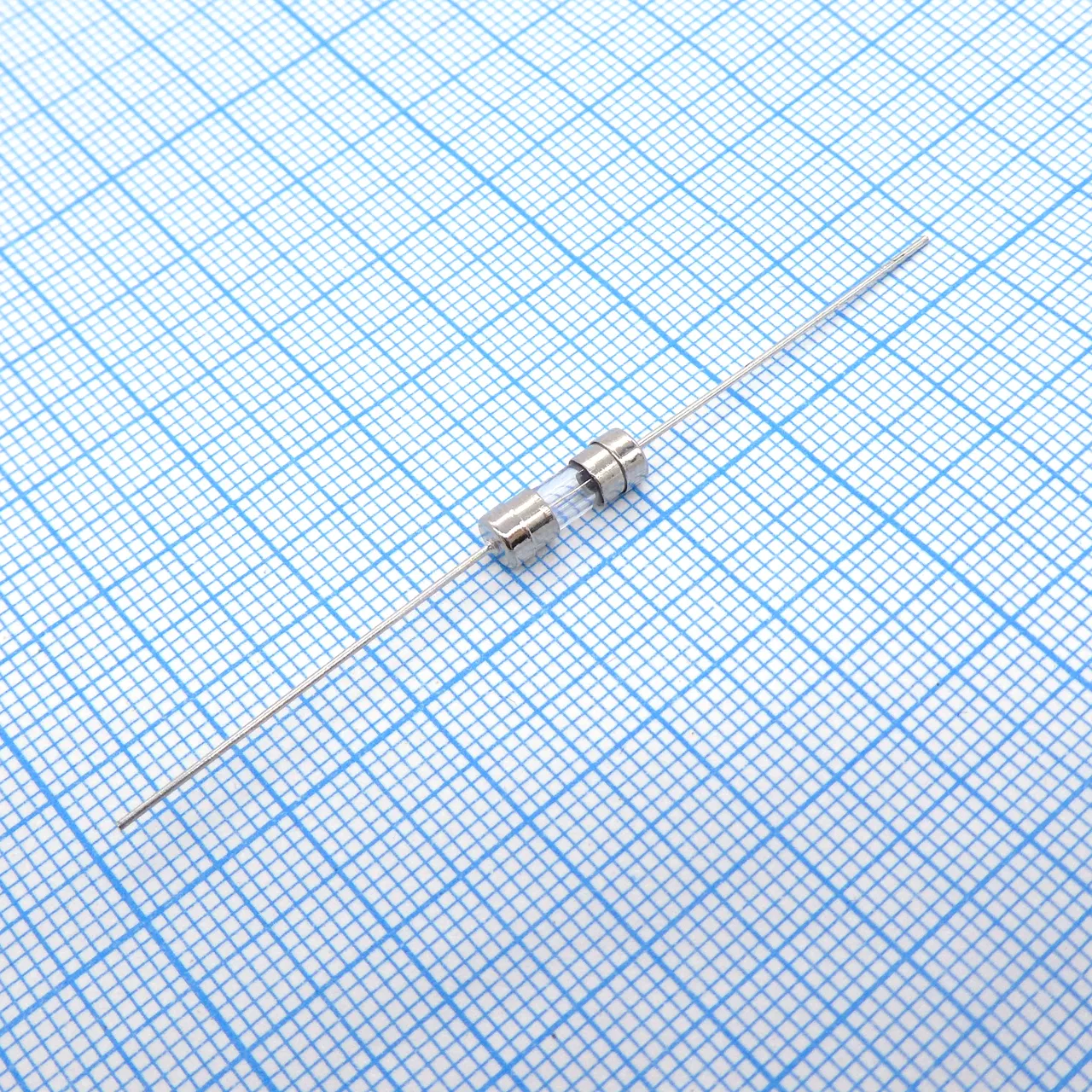 Fuse 3.6*10 15А выв.