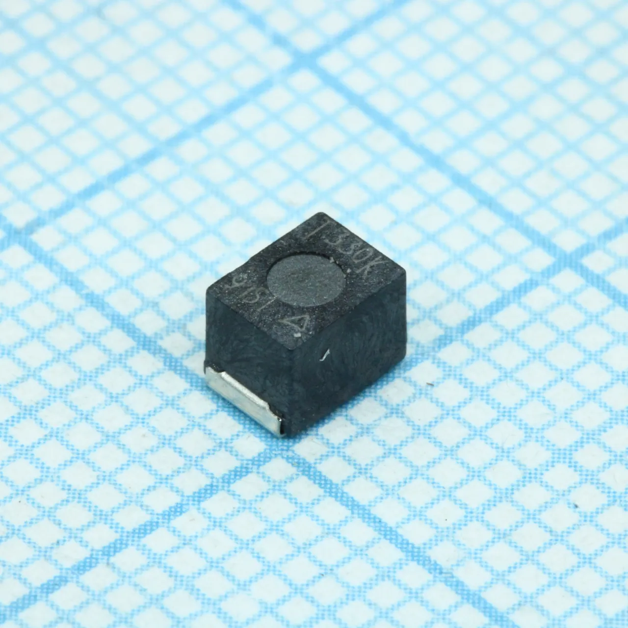 B82432T1333K000