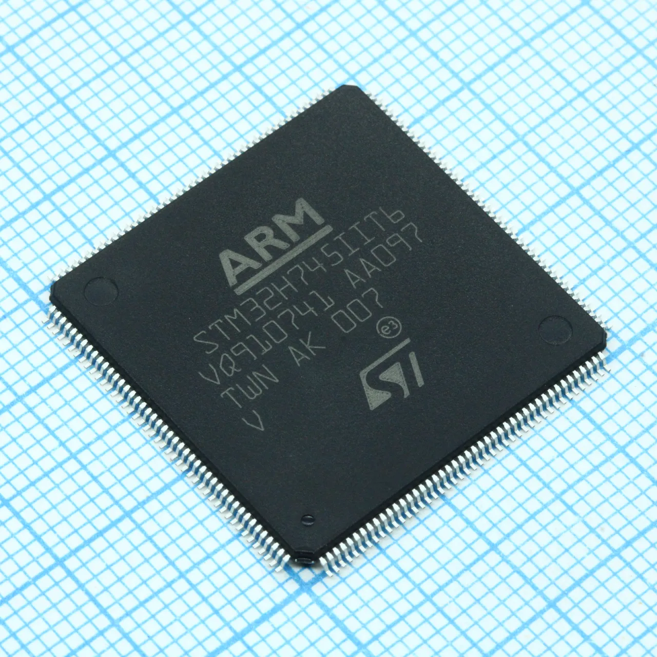 STM32H745IIT6